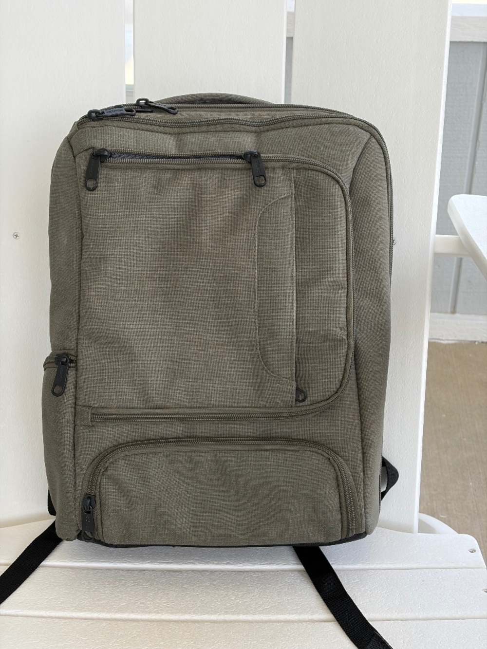 eBags EB2146-15.5 Professional *JUNIOR* Slim Laptop Backpack Sage Green